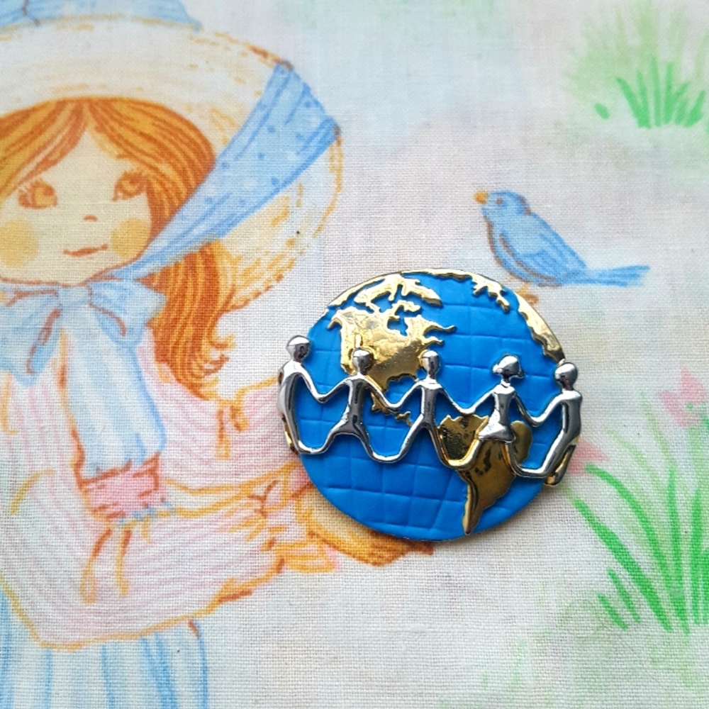 Vtg. Hands Around The World Brooch